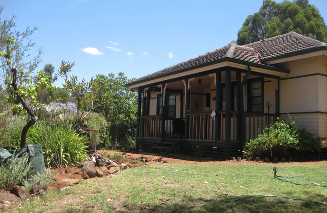 GoldenRose Cottage ,Quiet quaint w' majestic views of the Valley & stars@ night