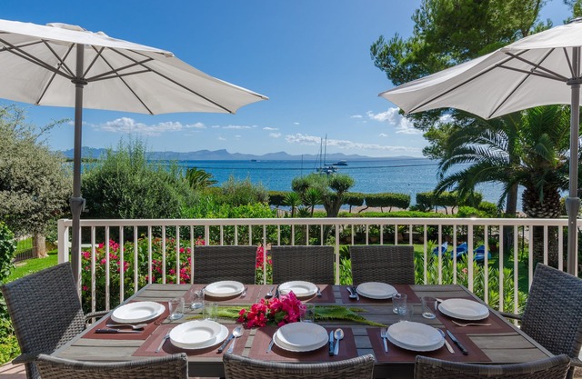 GOLF - Chalet with sea views in Alcanada (Alcúdia). Free WiFi