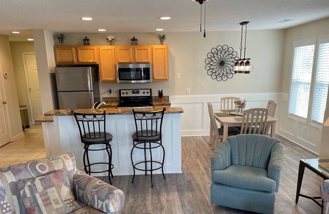 Golf Course Condo, community pool, close to beaches, shops, and restaurants