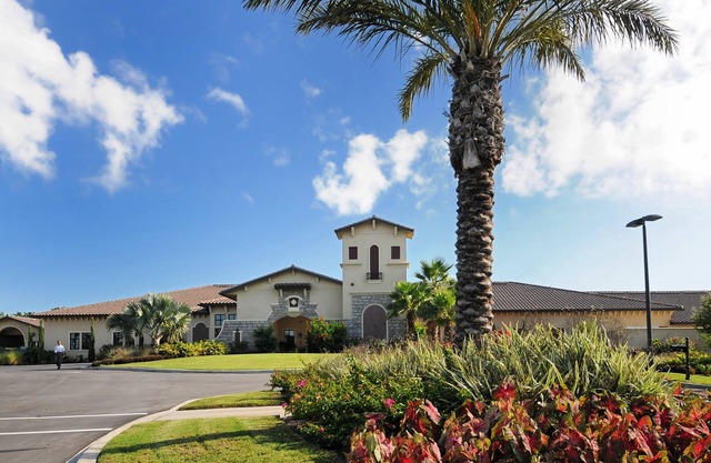 Golf, Lake, Paradise!