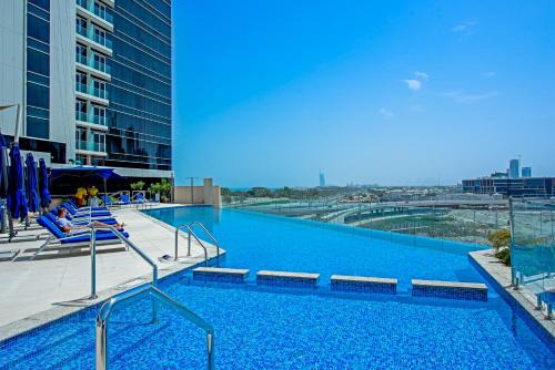 Golf Views in 30th Floor