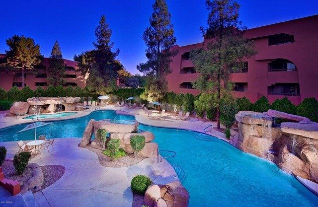 Golf villa, views, walk to restaurants, shopping