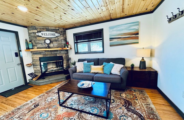 Gooseberry Trailside Suites | Knife River Suite