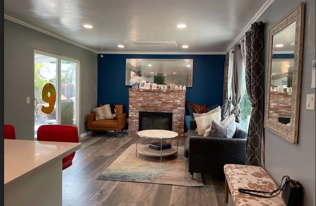 Gorgeous 2/1 Home 5 min walk to Downtown Lafayette