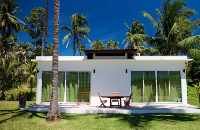 Gorgeous Beachfront 2 bedroom Bungalow