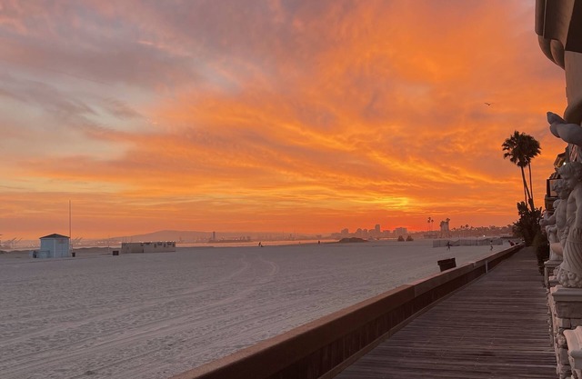 Gorgeous Beachfront Long Beach Peninsula/Naples S. L.A. 22 miles from Disneyland