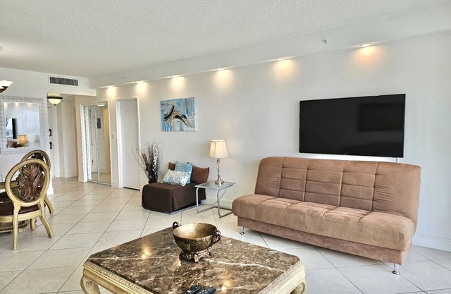 Gorgeous Beachfront Pavilion Condominium 4pax with Pool, GYM, Free Valet Parking