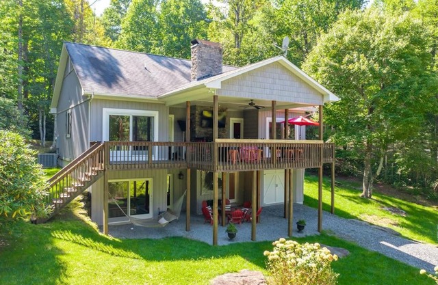 Gorgeous Cottage with Hot Tub in Boone NC!