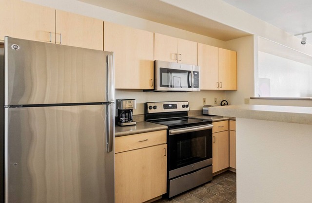 Gorgeous Fremont 1BR w/ Pool, W/D & Gym, near TJ & WF, by Blueground