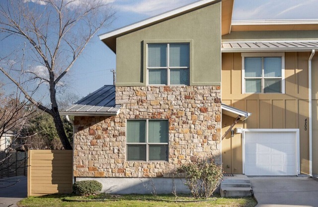 Gorgeous Gem 3Bed/3Bath 7min to DT - Walk to Radio