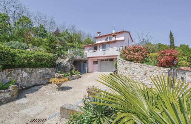 Gorgeous home in Terranuova B.ni -AR-