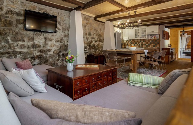 Gorgeous home in Brod na Kupi with WiFi