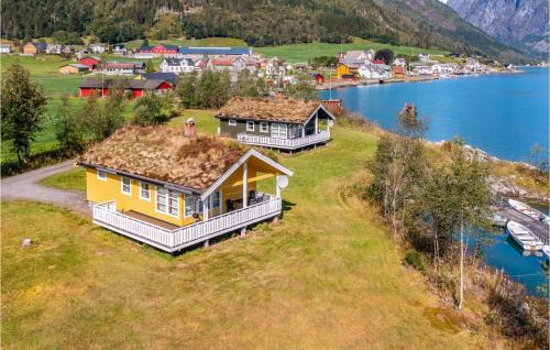 Gorgeous Home In Fjærland