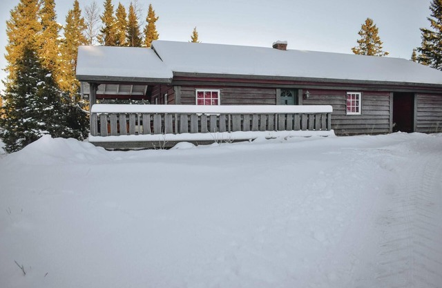 Gorgeous home in Gol with sauna