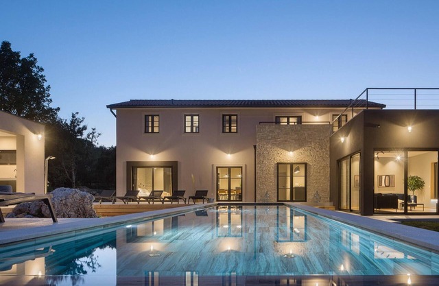 Gorgeous home in Krsan