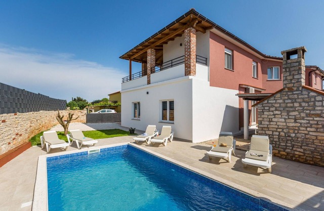 Gorgeous home in Pula with WiFi