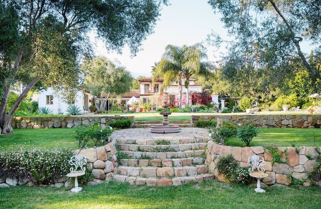 Gorgeous Interior, Peaceful Gardens, Fireplaces, Pool & Bocce Ball Court