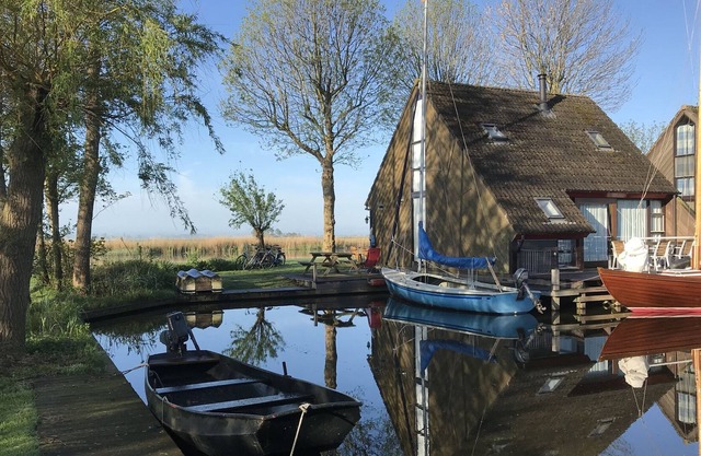 Gorgeous Lakeside Holiday Home in Gaastmeer