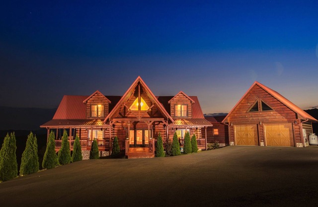 Gorgeous Log Cabin - Mt. Airy - Blue Ridge Mountain Views - Retreats & Reunions