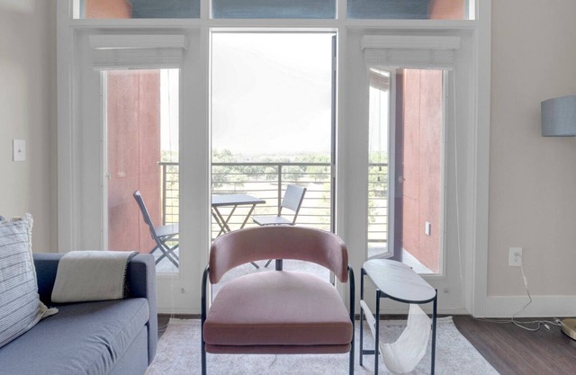 Gorgeous Mueller 1BR w/ Pool, W/D & Gym, nr park, by Blueground