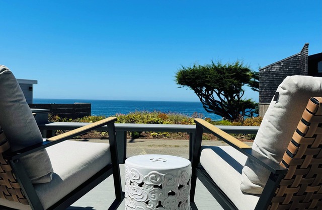 Gorgeous Ocean and Sunset Views from Cliff Side Cottage