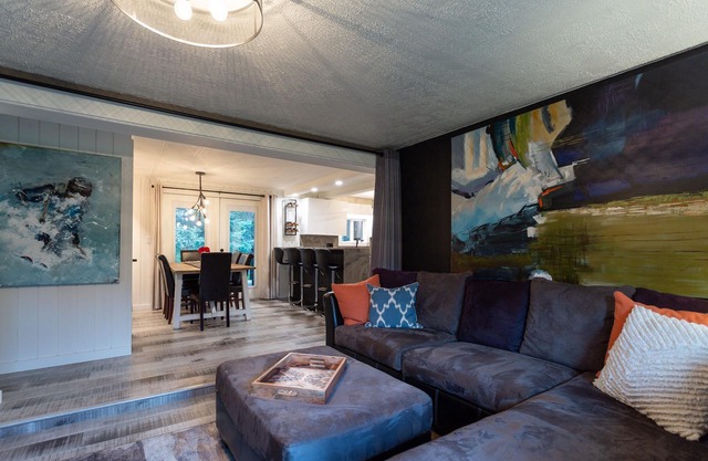 Gorgeous Views-Great Location-Private Mountain Retreat-Hot Tub-Fire pit-Trails