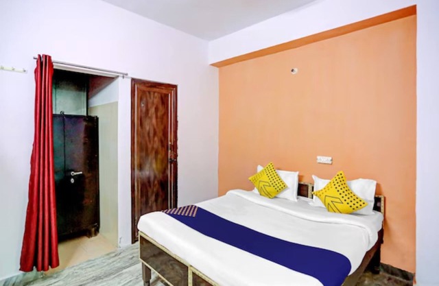 Goroomgo Raj hotel vip Noida