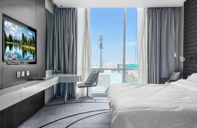 GR Elite- Damac Studio with Kingdom Tower View