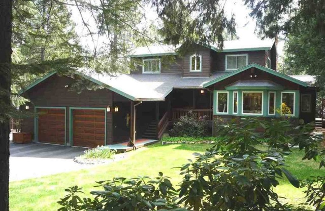 Graeagle Home On Frazier Creek - Great Decks And Privacy - Close to Town/Shops