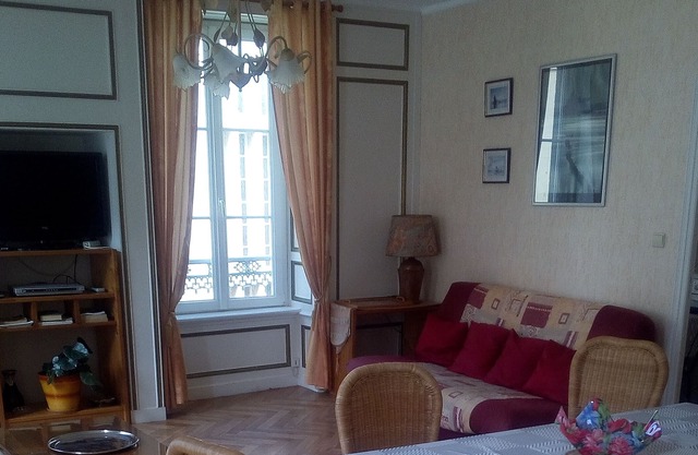 Grand Appartement au Cœur du Centre Ville, Plages et Ports à Proximité Immédiate