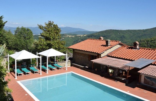 grand, comfortable holiday house in private setting with pool