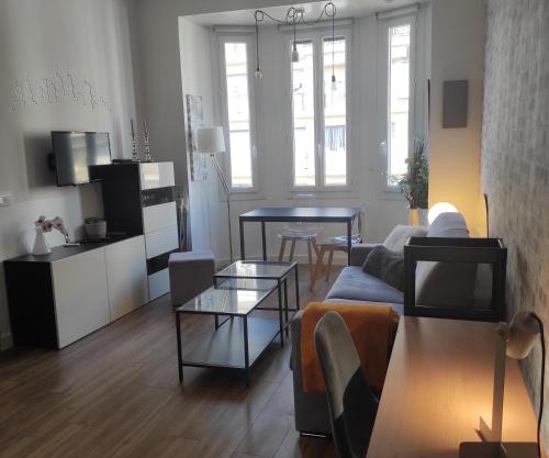 Grand studio confortable au coeur de NICE