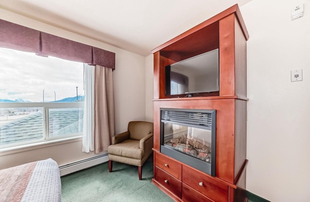Grande Cache Inn and Suites