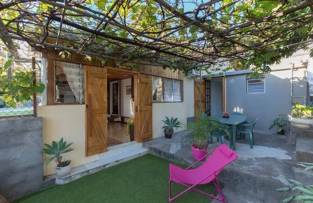 Grande Maison Spacieuse et Accueillante Située à Saint-leu