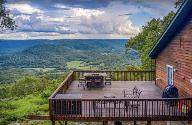 GRANDVIEW CABIN with MILLION DOLLAR VIEWS of The Arkansas Grand Canyon