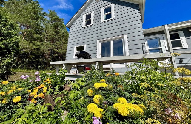 Grant Street Retreat - Close to trails and skiing!