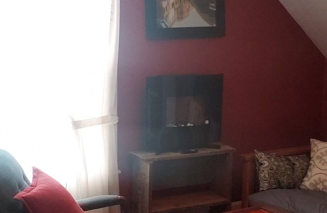 Great for a travel nurse! Charming coutry rooms for rent