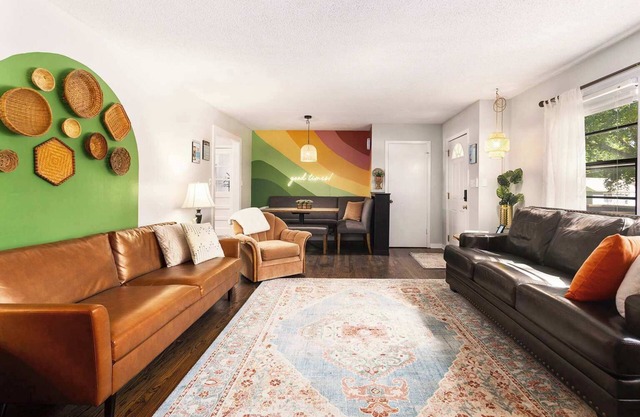 Great Stay in Lee's Summit Sleeps10 Put-Put Golf