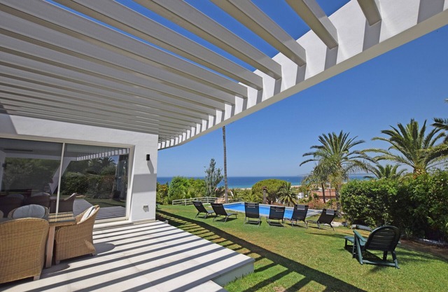 Great villa with pool and sea views, for 8 people. FREE WIFI