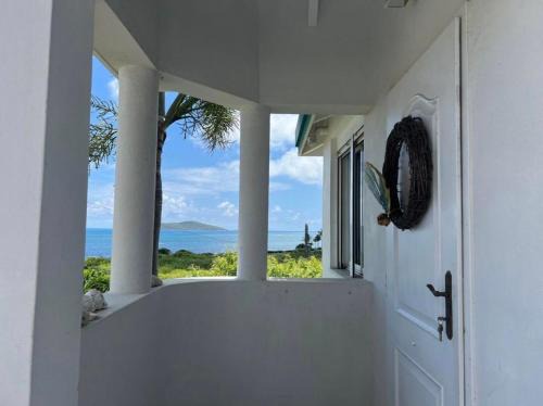 Green Cay - Walk to the Beach - King Bed - AC