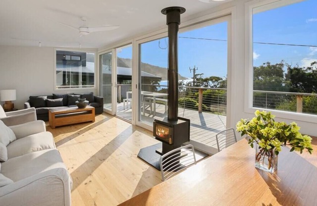 Grey River Beach House - 10 minutes to Wye