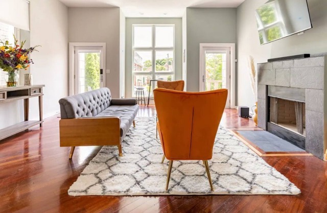 Greystone, 3500 sq ft, Rooftop Access, Sleeps 16