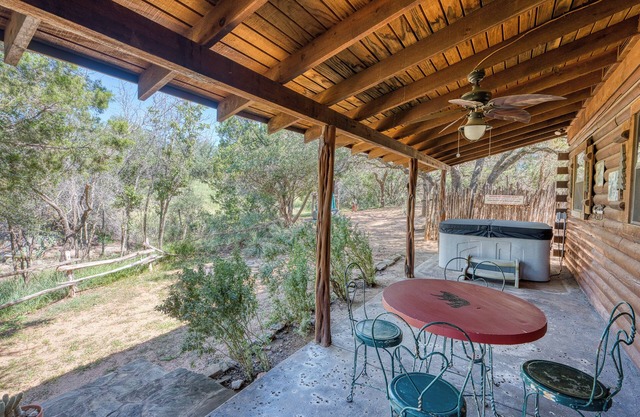 Grin N Bear It: Fun-Filled Lakeside Retreat!