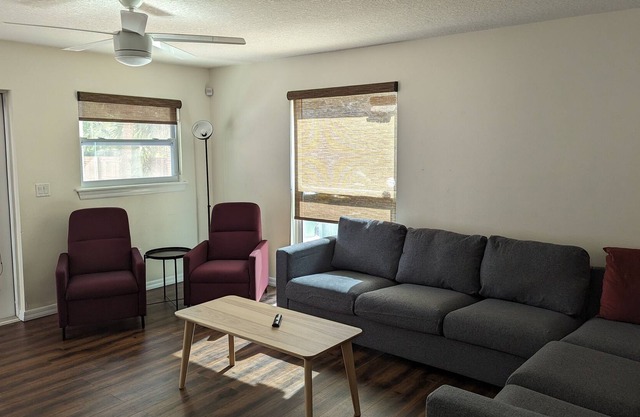 Ground Floor 3B 3B Apartment with Disney, Netflix, Hulu, & ESPN