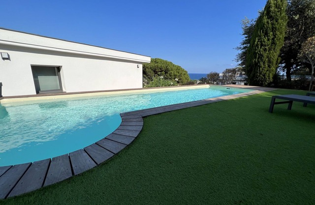 Ground floor villa with private pool