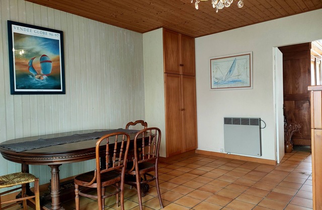 Ground floor apartment surrounded by a garden of fine sand 3 to 4 people dog ok