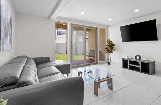 Ground Floor Gem – Bahía Mar