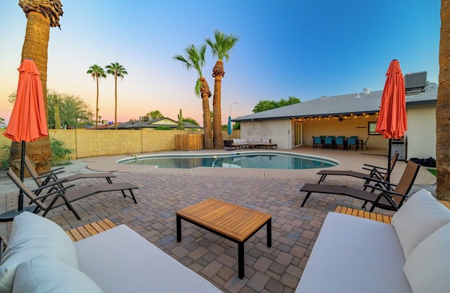 Group Getaway 5BR Heated Pool + Arcade