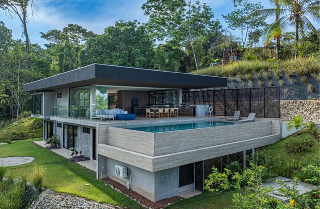 GUACAMAYA ROJA VILLA