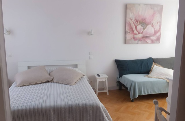 Guest Room Heraudeau 1 - with Shared Garden and Air Conditioning